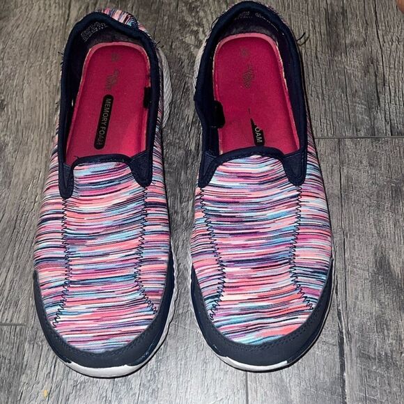 Cool Wave Memory Foam Slip On - Picture 1 of 3